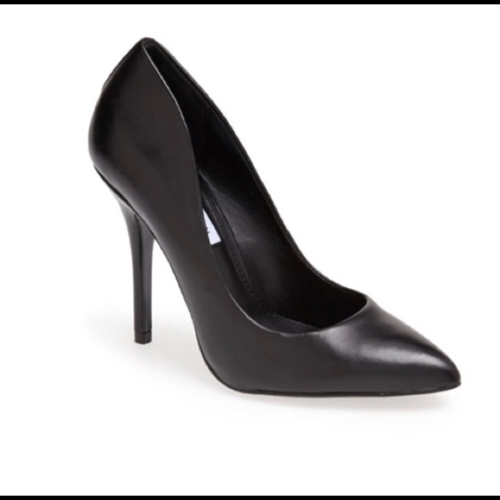 Black Steve Madden pumps